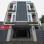 Super Oyo Collection O 90023 Damar Kusumo Guest House