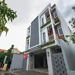 Super Oyo Collection O 90023 Damar Kusumo Guest House