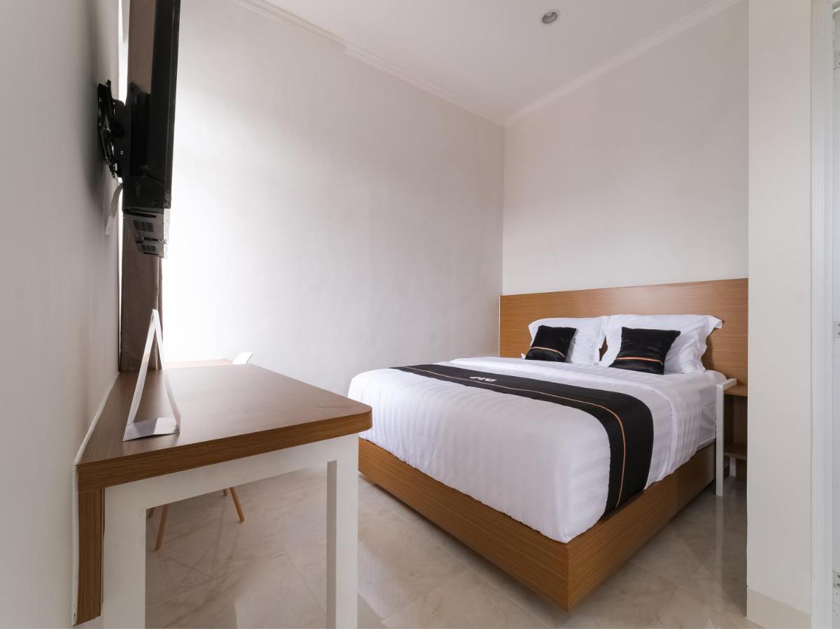 Hotel Super Oyo Collection O 90023 Damar Kusumo