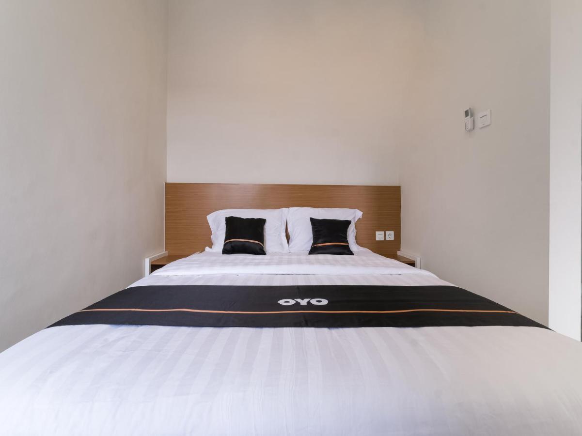 Super Oyo Collection O 90023 Damar Kusumo Hotel