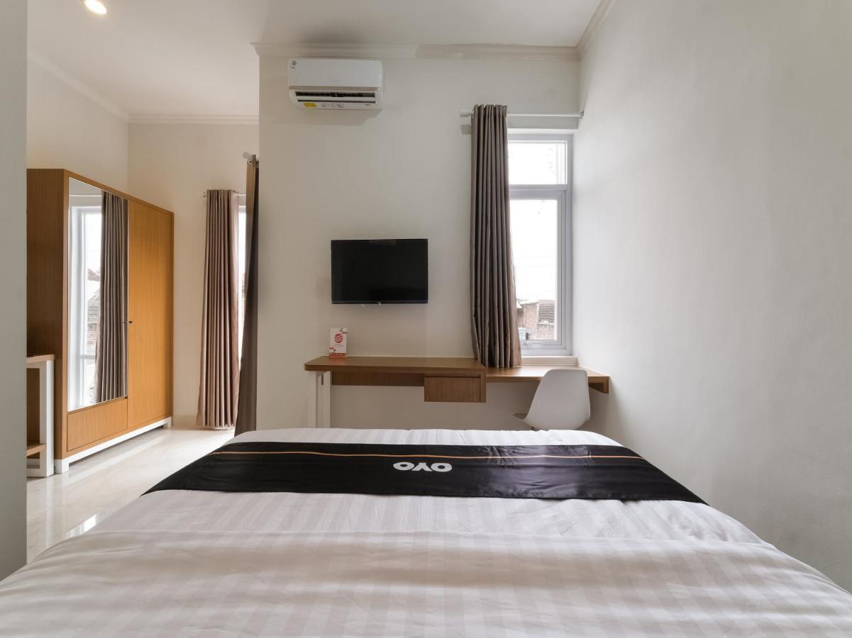Hotel Super Oyo Collection O 90023 Damar Kusumo 3*